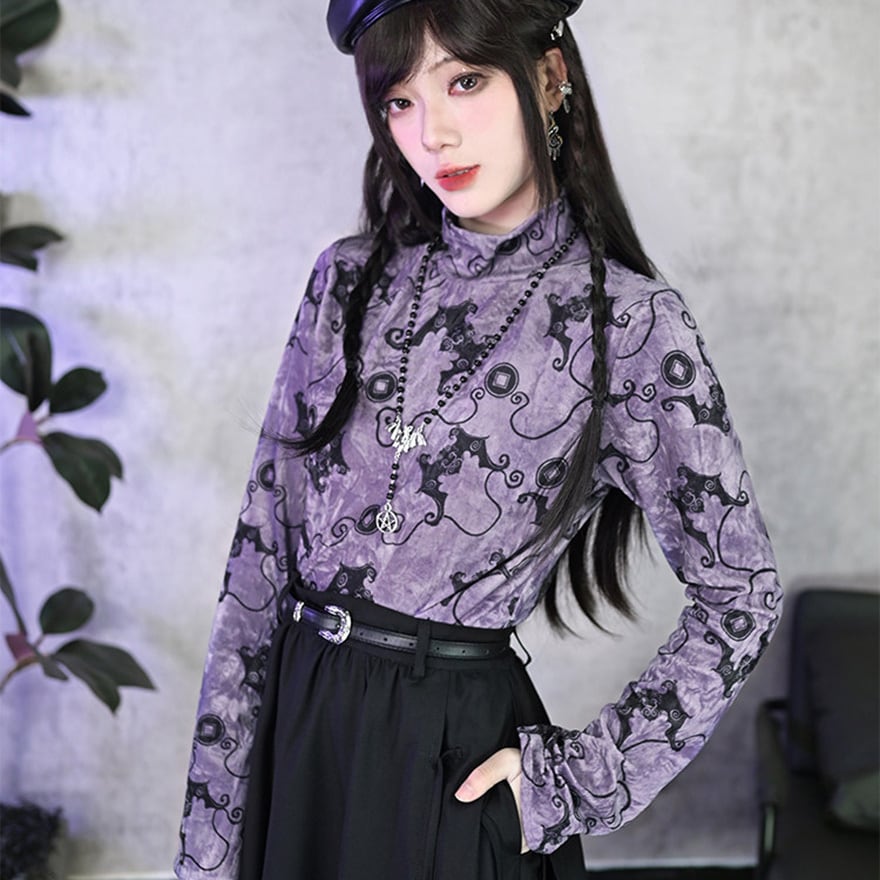 妖しく艶めく 中華ゴシックの蝙蝠柄シャツ ベルベット調パープルで魅せる一枚|WithU