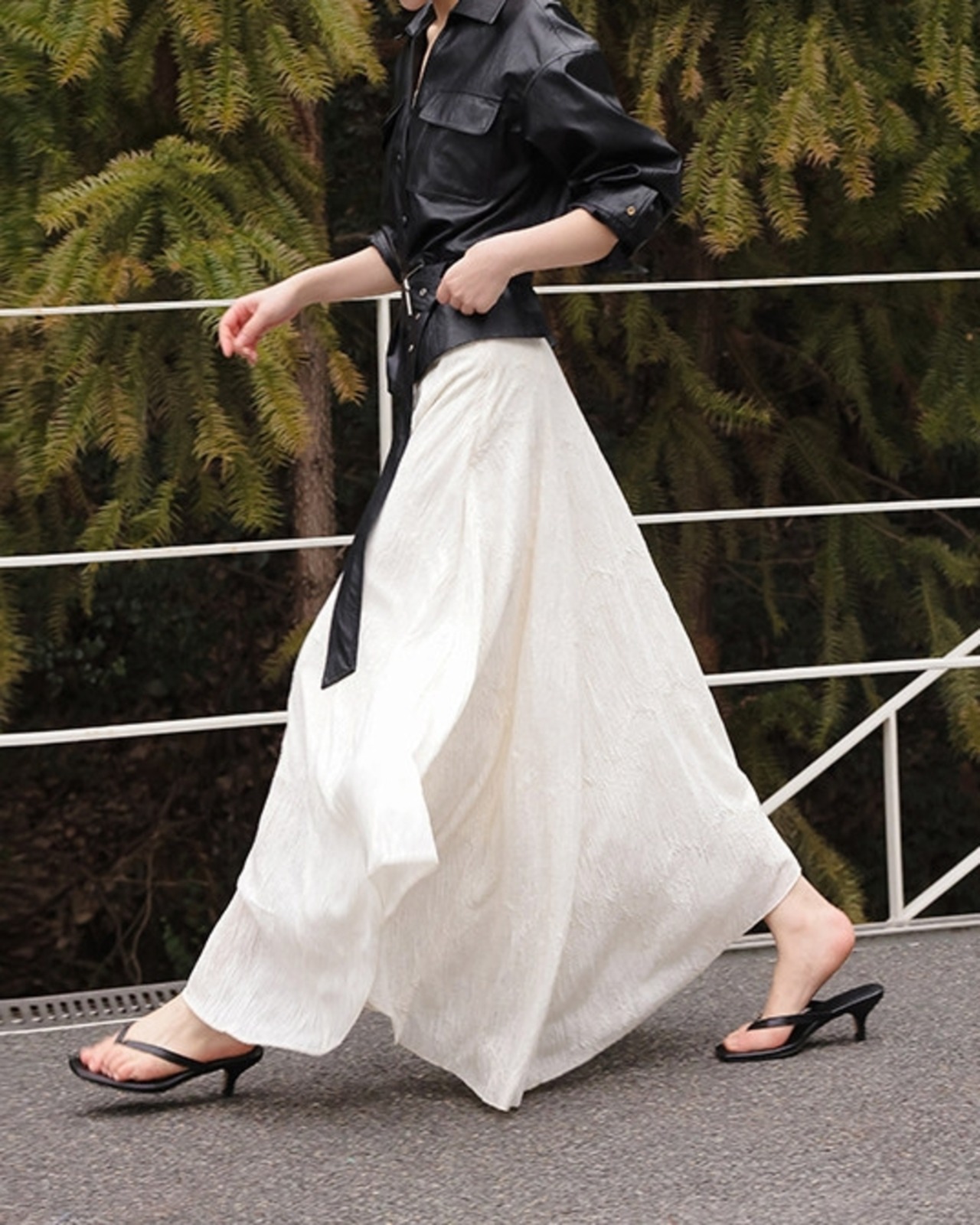 Asymmetrical long flare skirt L0172