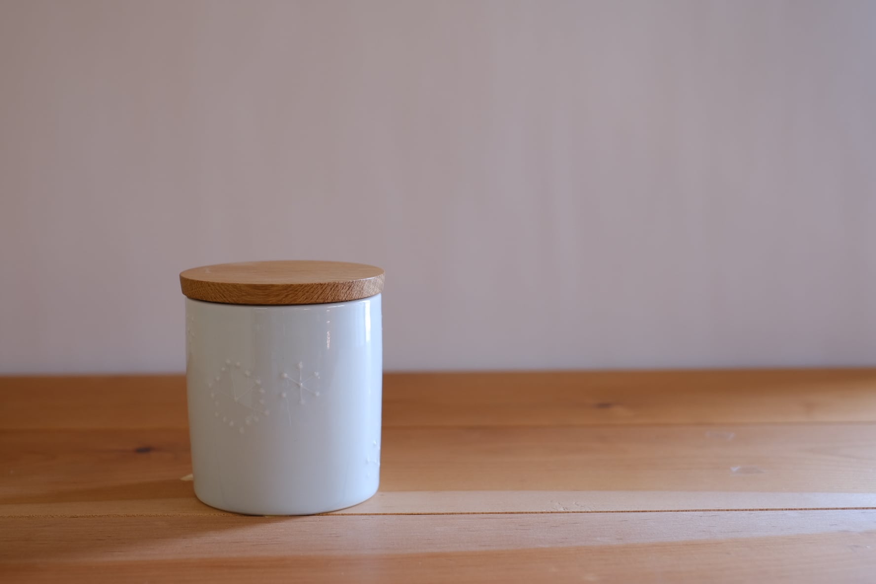 砥部焼キャニスター 恒岡 志保 本体白+オーク | 家具屋 アカトシロ