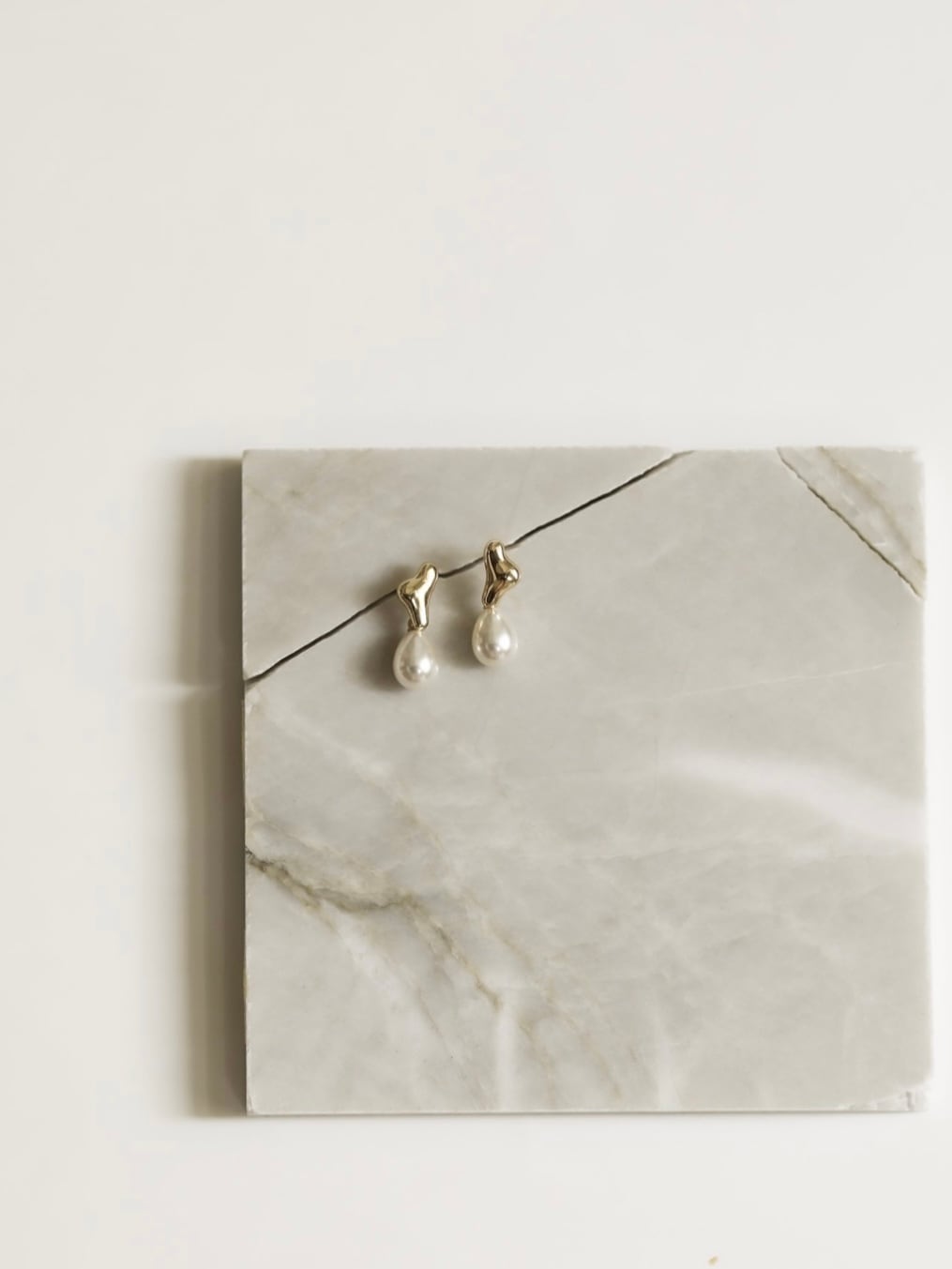 A.B.ELLIE Mini Irregular Orb x Pearl Drop ブライダルピアス | A.B.