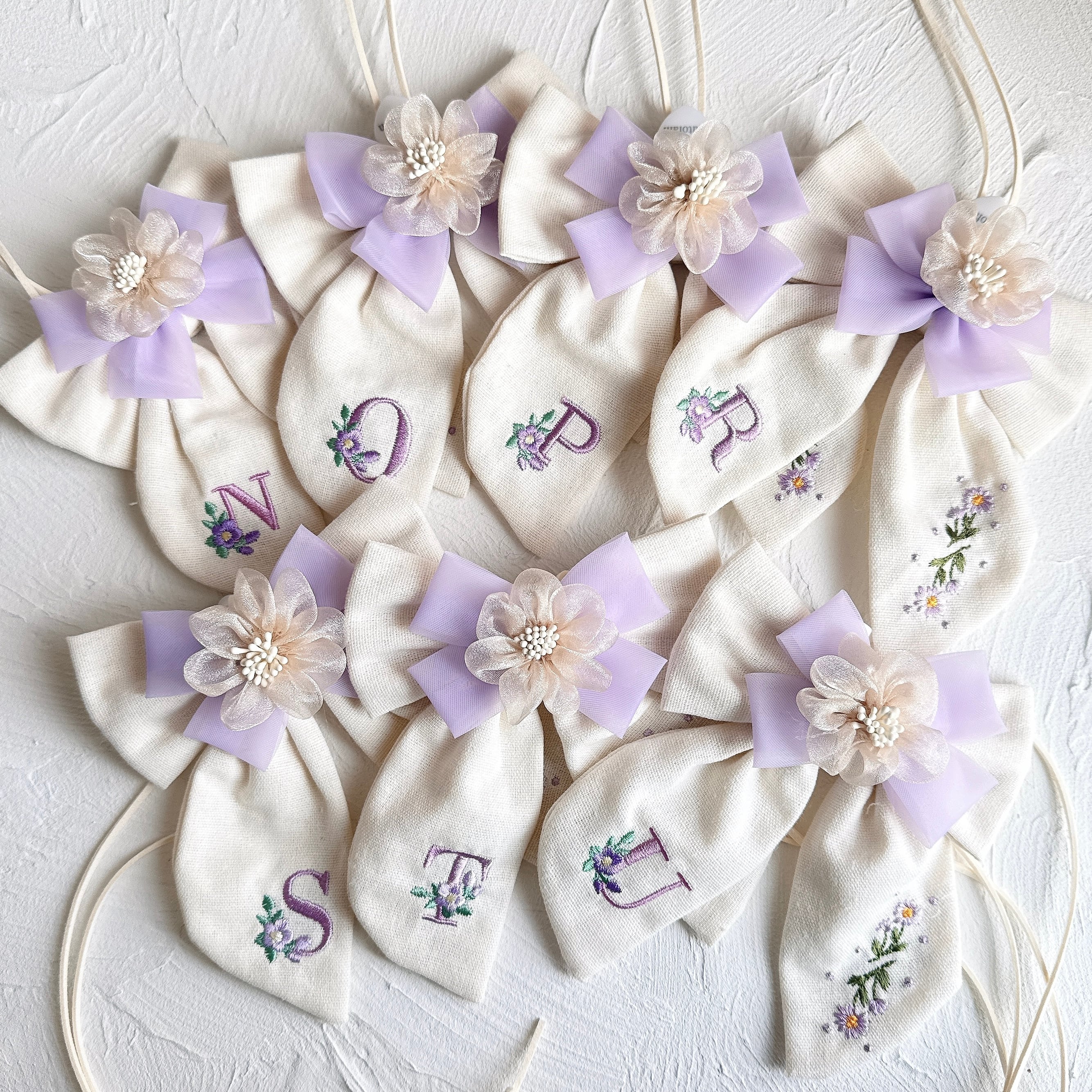 イニシャル刺繍ネックバンド