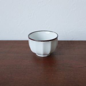 有田焼　ぐい呑み　面取　（白マット渕錆）