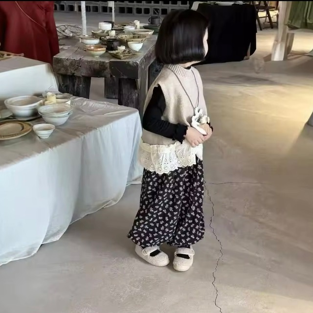 【取寄】レースがついたガーリーにおしゃれが楽しめるニットベスト