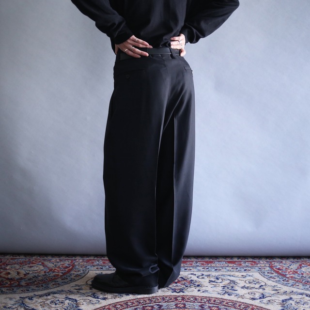 3-tuck tapered silhouette black wide slacks