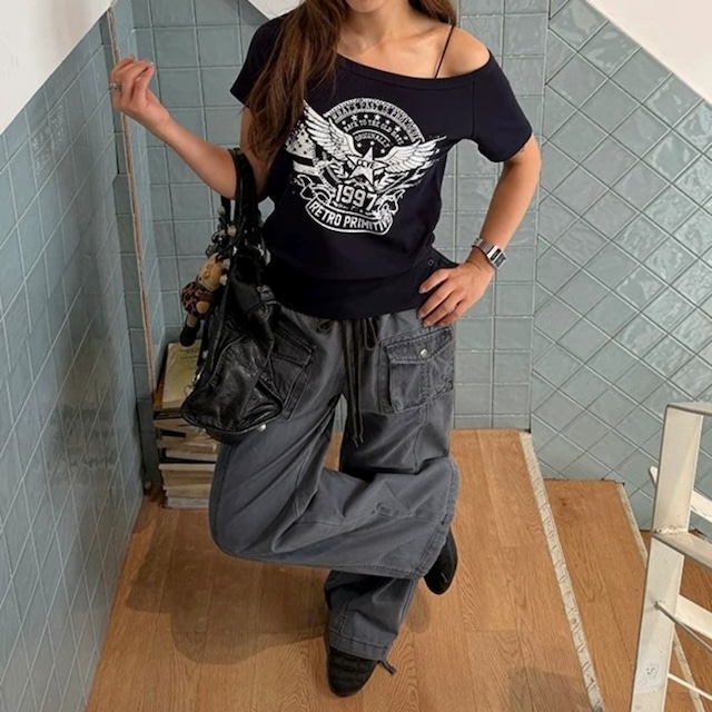 ワンショルダーレトロエンブレムグラフィックTシャツ 2col R02446