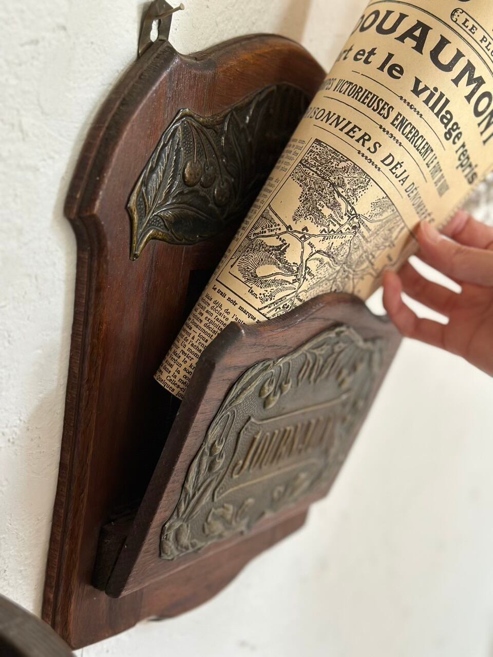 壁掛け新聞ホルダー JOURNAUX さくらんぼ | Brocante de La Cocotte
