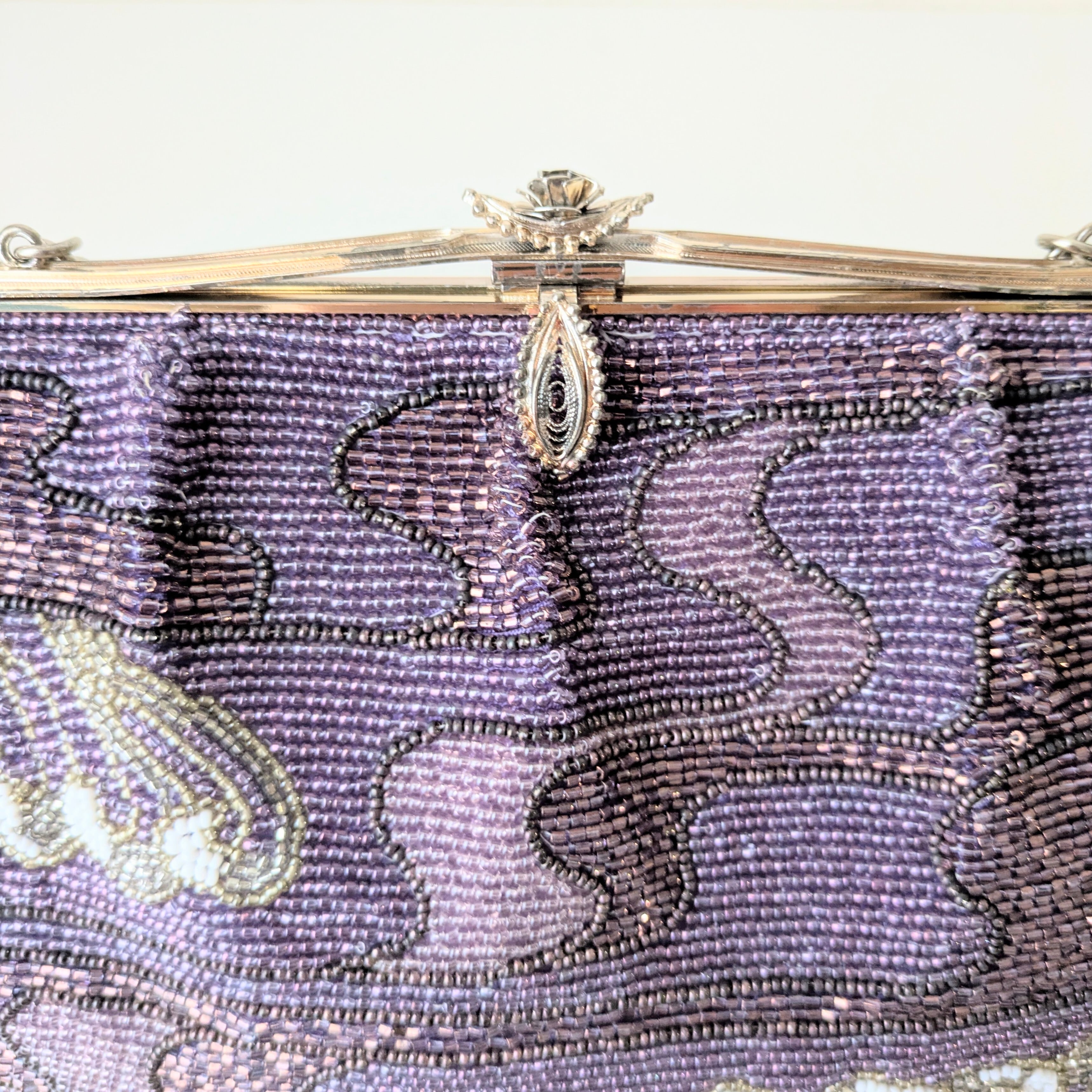 ビーズ刺繍のビンテージクラッチバッグ Vintage】ビーズ刺繍バッグ 藤色 流水文 パーティーバッグ クラッチ