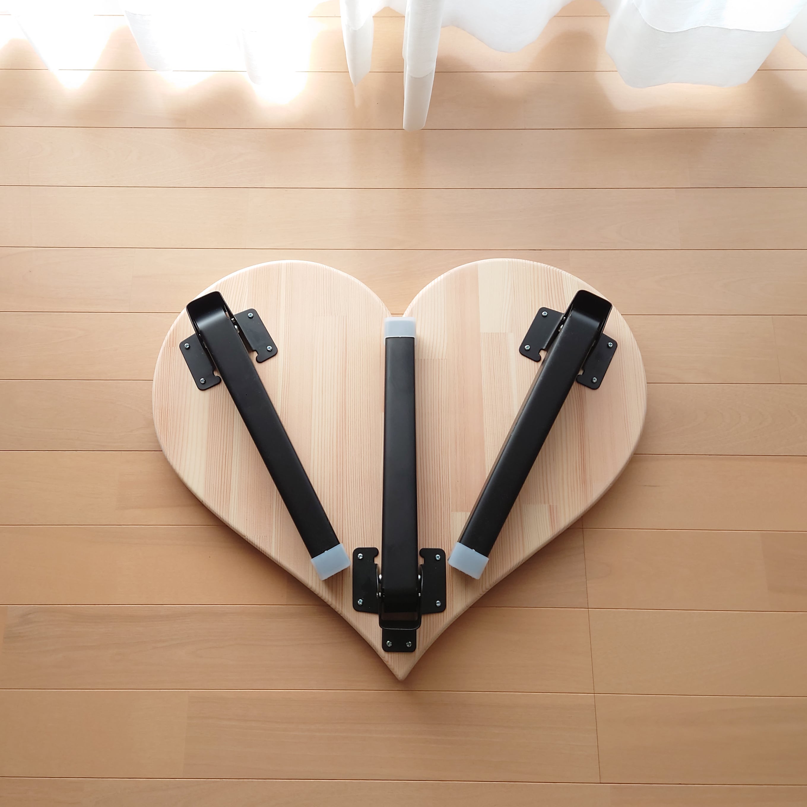 ハートのミニテーブル