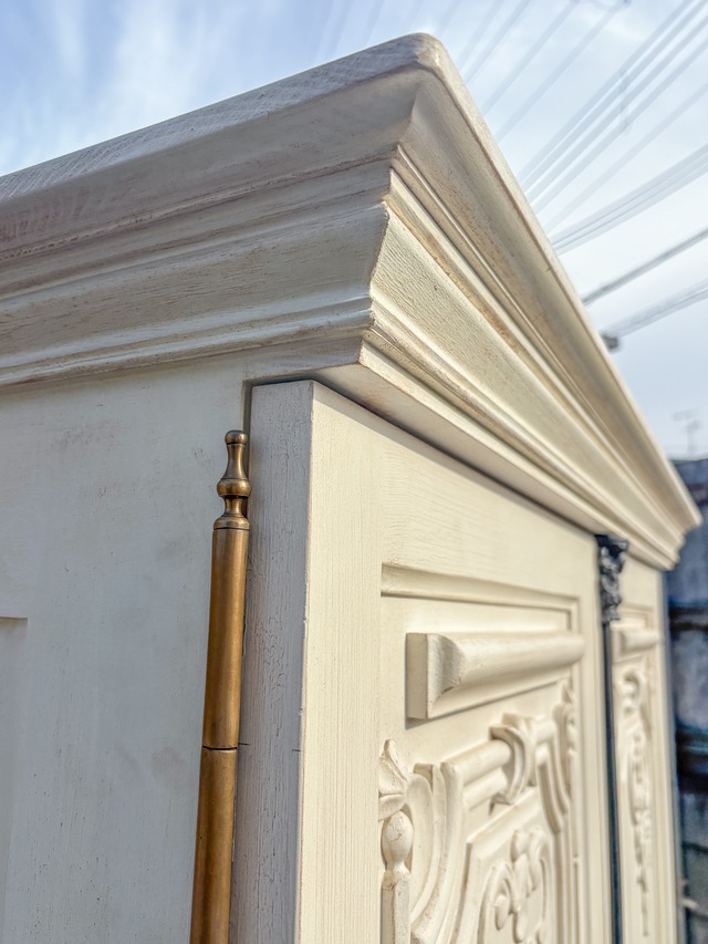 フランスアンティーク調ワードローブ　ハンガーポール付きクローゼット　（アパレルショップ向け店舗什器）W1150✕H2150