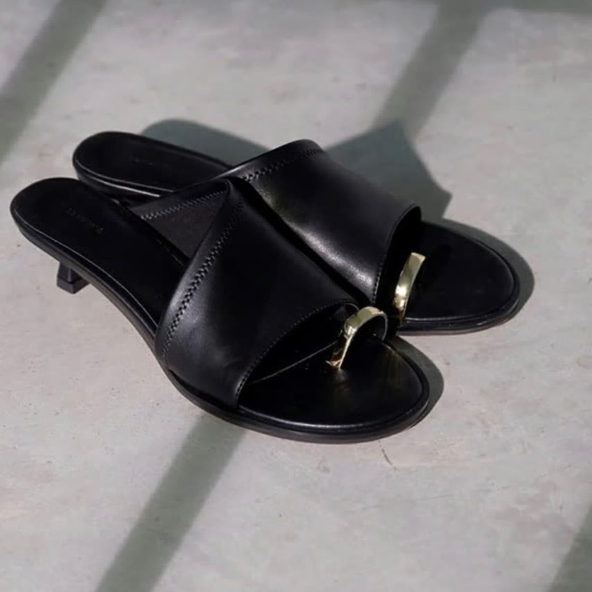 【 LE VERNIS 】Toe ring sandals