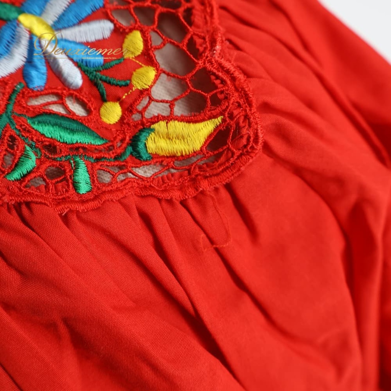 フォークダンス 衣装 LOUIS ルイス トップス ブラウス レッド系 刺繍 花 花柄 カラフル かわいい 鮮やか チロリアン 赤 黄 青 緑 ダンス衣装 イベント おしゃれ イエロー系 ブルー系 グリーン系 ピンク系 ホワイト系 パープル系