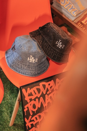 b"LA"zz 3D DENIM BUCKET HAT 24' [WASHED x WHITE]