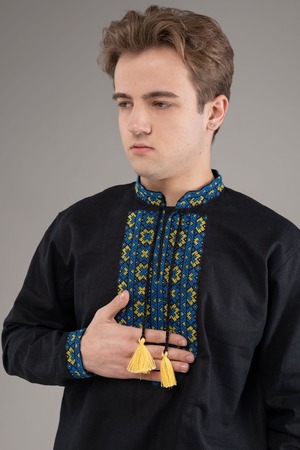 ウクライナ刺繍ヴィシヴァンカ　クロスステッチ手刺繍　Lサイズ　メンズ