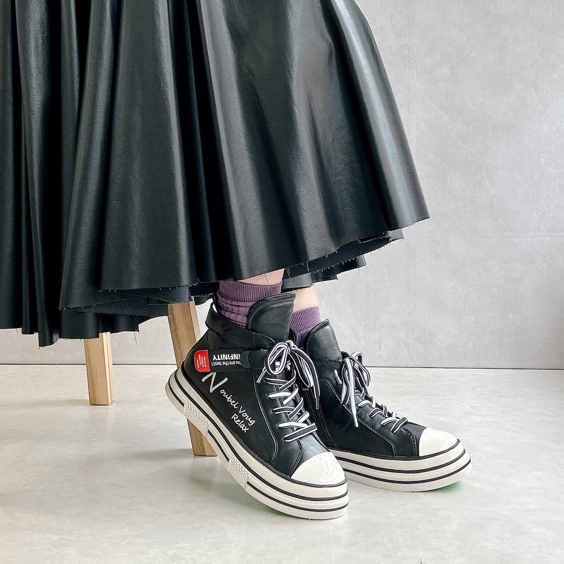 厚底 ジップアップ ラベル ハイカットスニーカー〈217-PUS5253〉Noubel