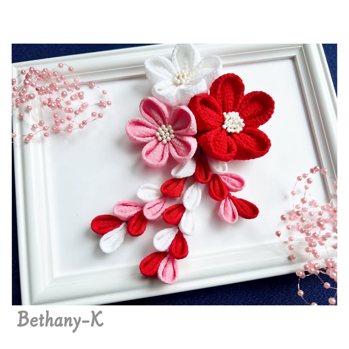 七五三・卒業式に◇大きくて可愛いつまみ細工の髪飾り(下がり付き)◇白