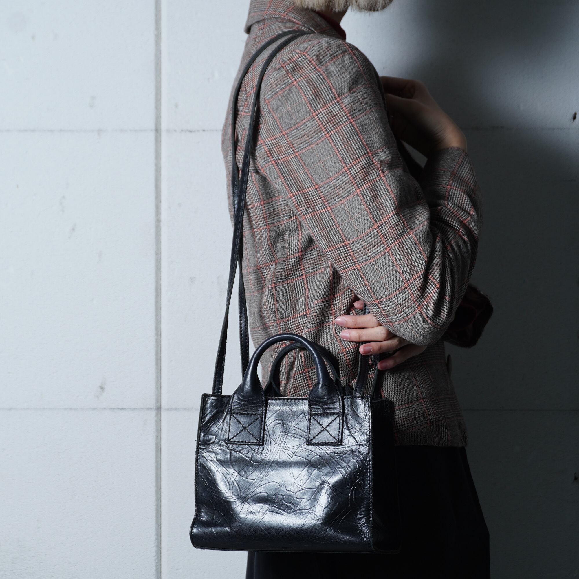 Vivienne Westwood】ヴィヴィアンウエストウッド エンボスオーブロゴ総