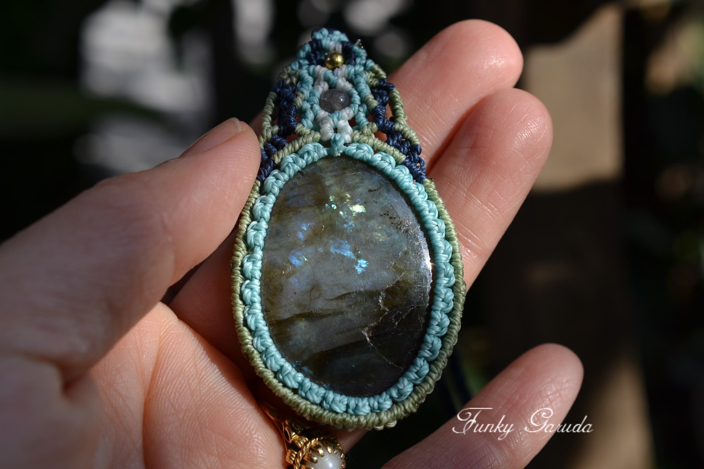 ブルー斑点☆ラブラドライト マクラメペンダントlabb008