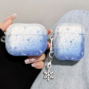AirPods Pro3/2/1ケース AirPods4/3/2/1ケース 雪の結晶 チャーム付き エアポッズカバー かわいい おしゃれ ウェーブフレーム グラデーション カラビナ フック付き 持ち運び 便利 落下防止 トレンド レディース
