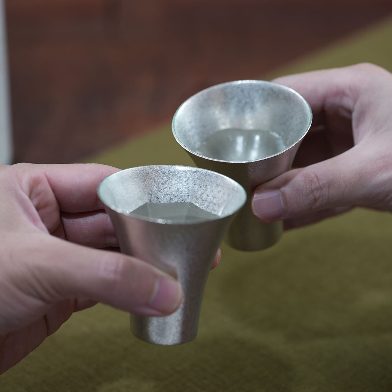 錫製酒器》鋳錫 吉祥紋酒器 梅紋ぐい呑み（ラッパ型）｜銀雅堂 | 生活