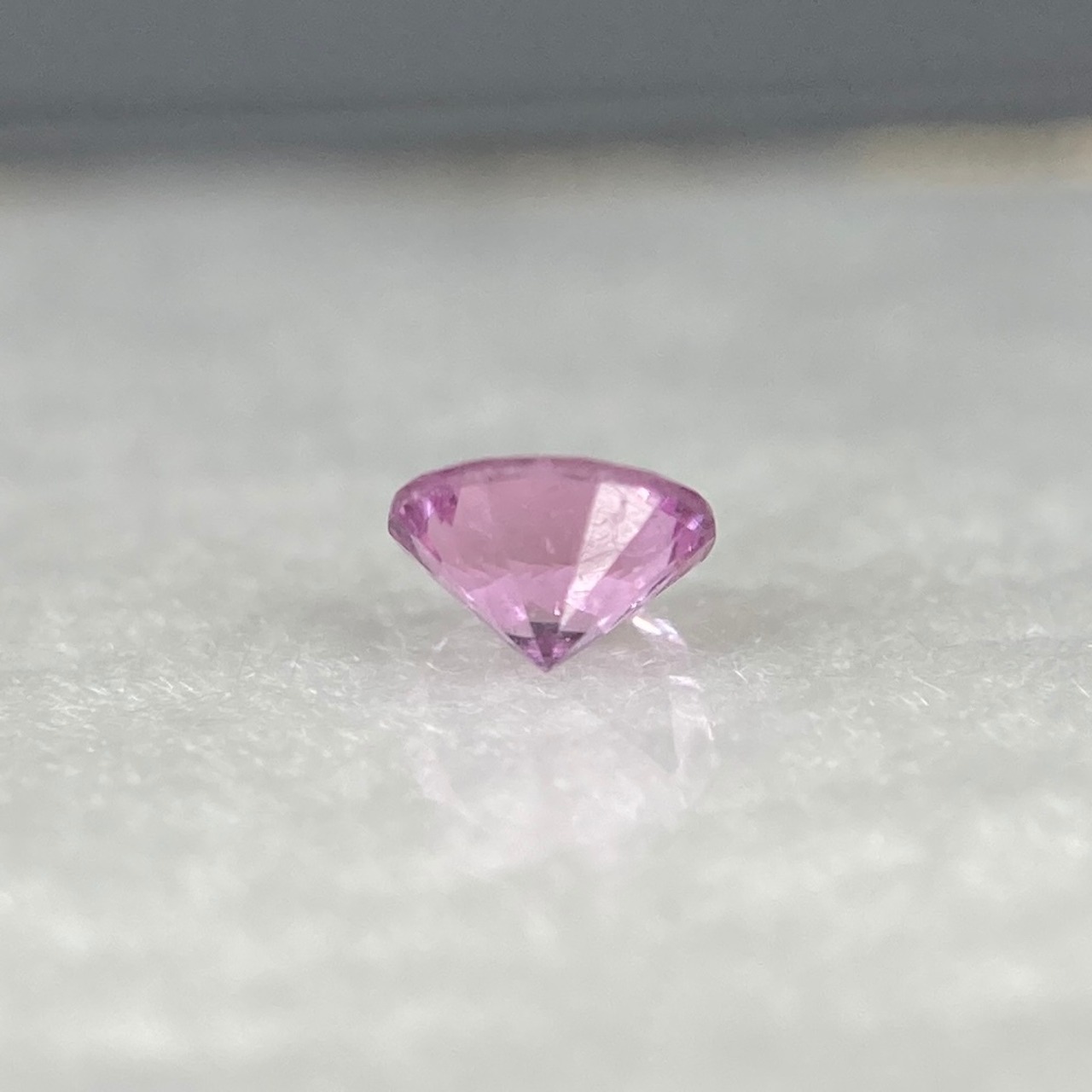 丸いサファイア ピンク系 約3.1*1.8mm r-0503