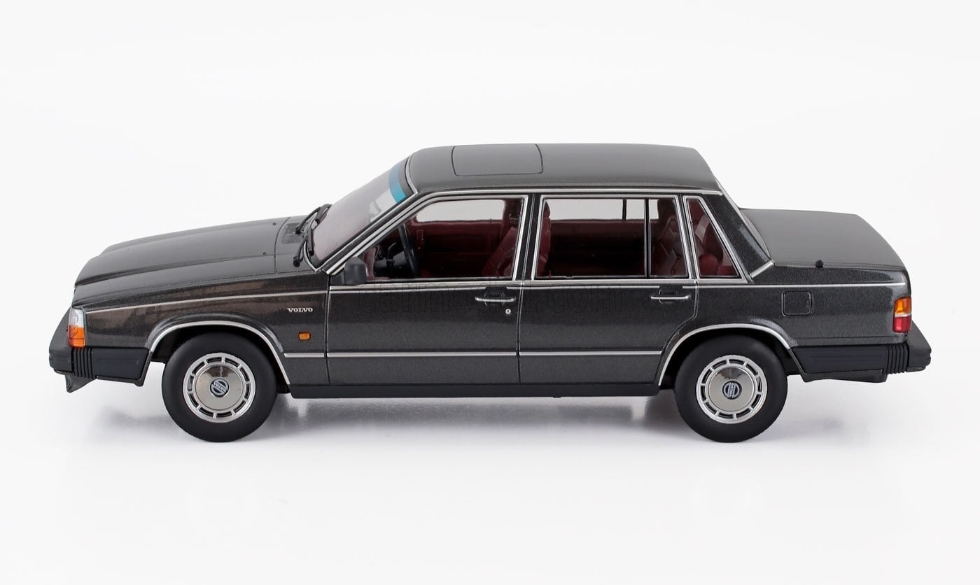 ミニカー 1/18 ボルボ 760 TRIPLE9 1/18 VOLVO 760 TURBO INTERCOOLER