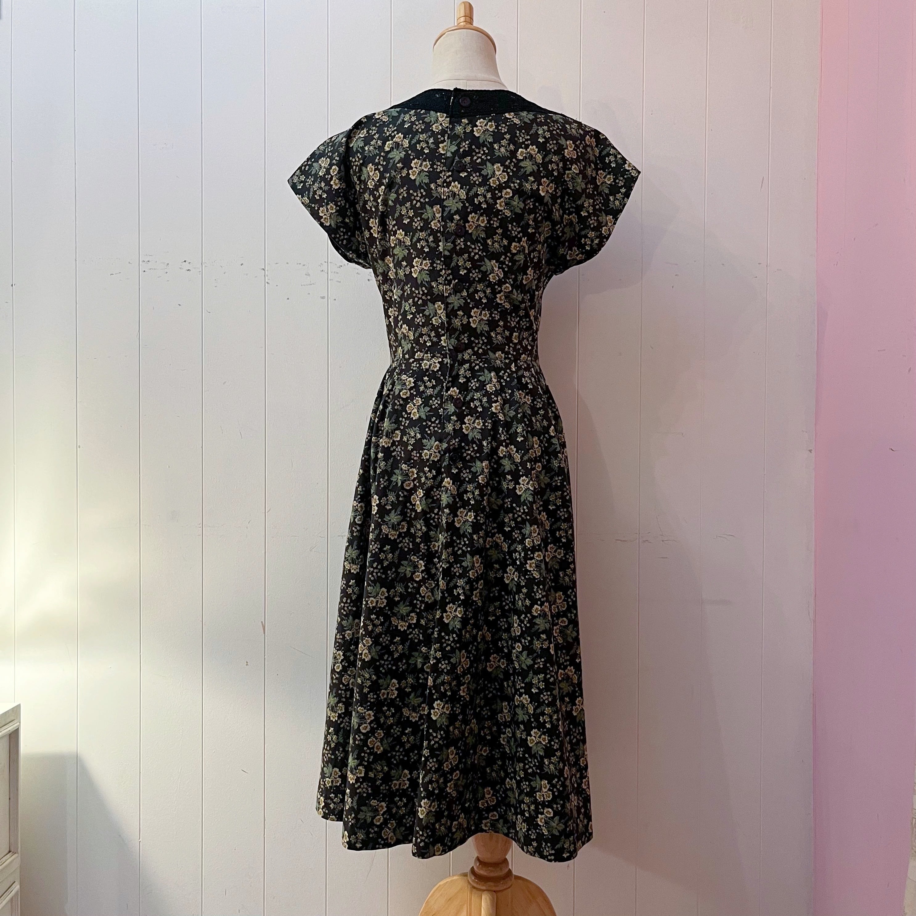 black lace flower tuck one-piece