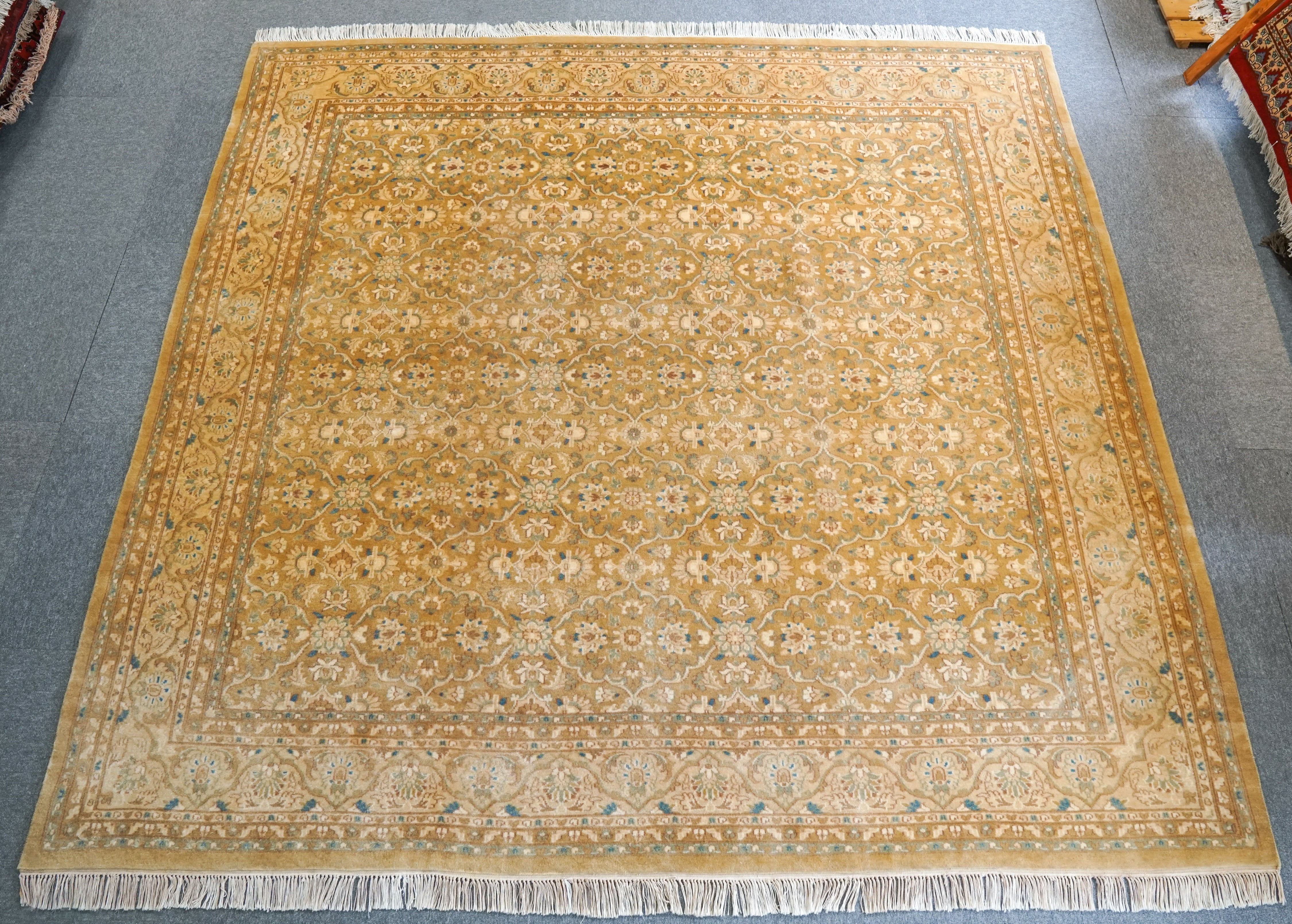 高品質パキスタン手織り絨毯 size:211×220cm ウール リビングラグ
