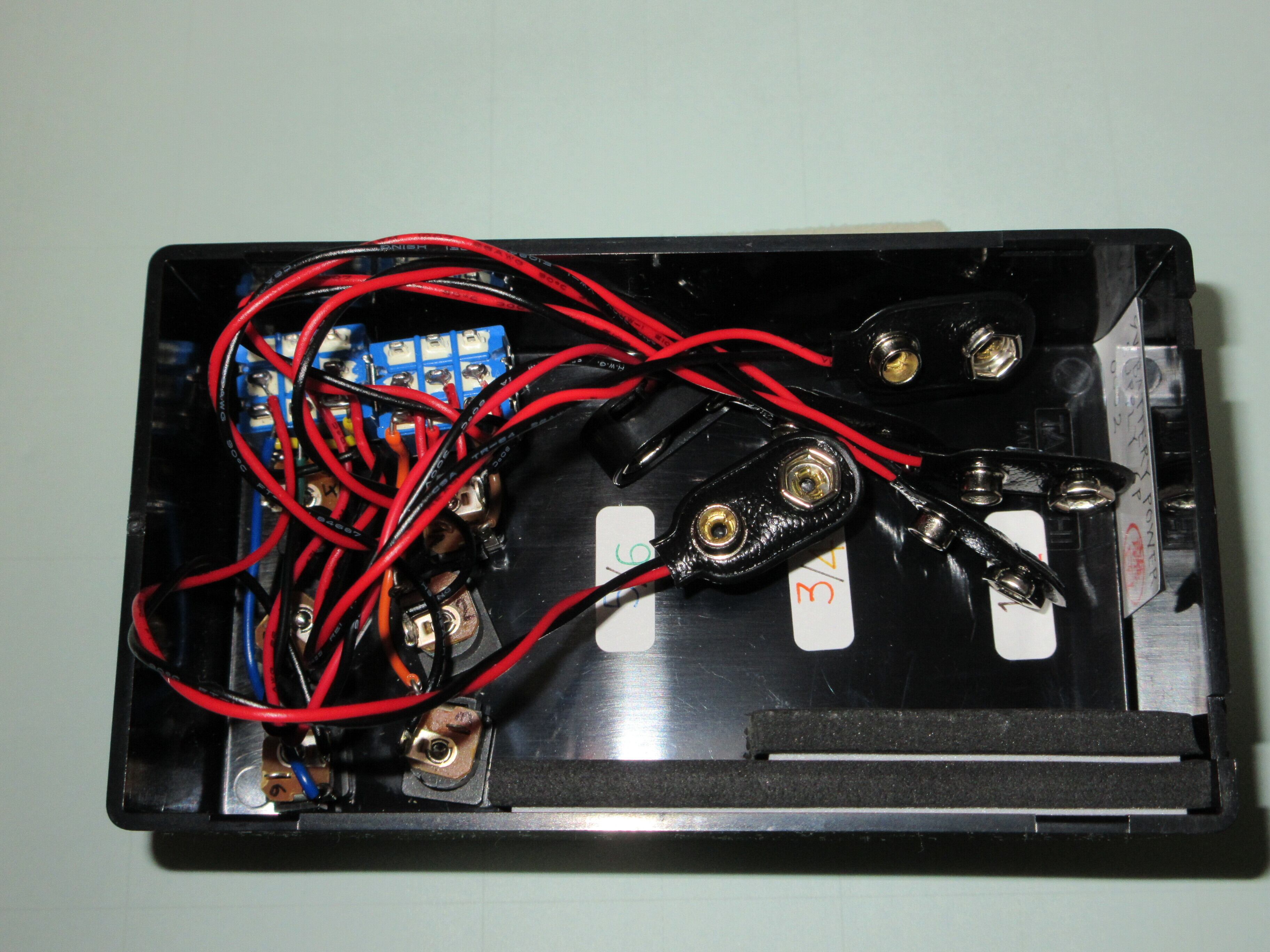 エフェクター用9V乾電池パワーサプライ 電池6個タイプ | HF GUITAR