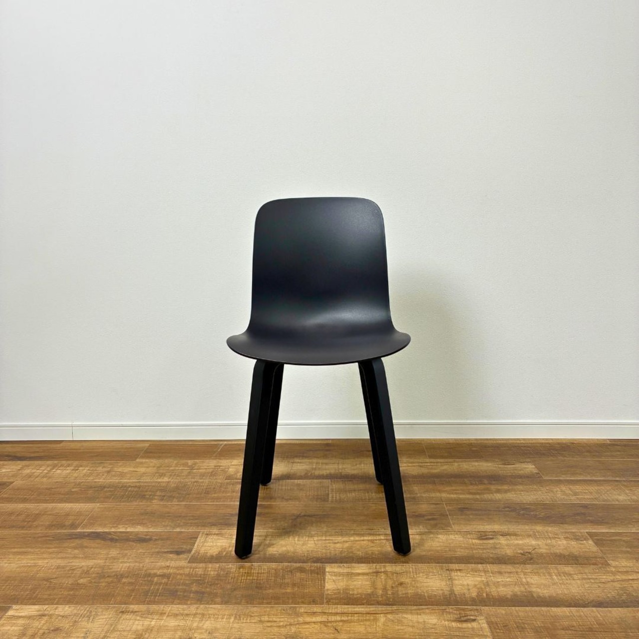 MAGIS SUBSTANCE plywood legs Chair SD5000 black × black 1768C マジス サブスタンス プライウッド レッグス チェア ブラック × ブラック デザイナーズ家具 保証あり【未使用品】【200サイズ】