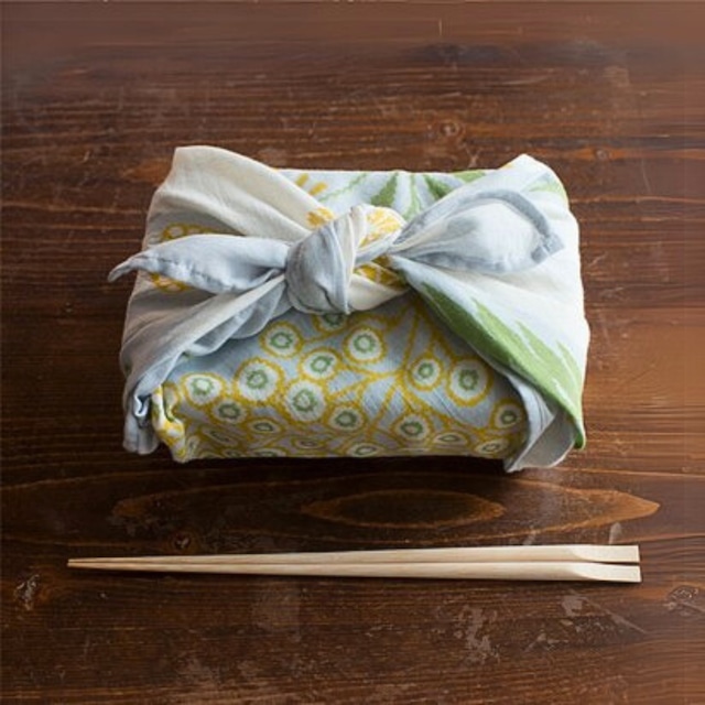 Sorabudo 正方形のダブルガーゼ Mサイズ 白熊と植物（グレー）