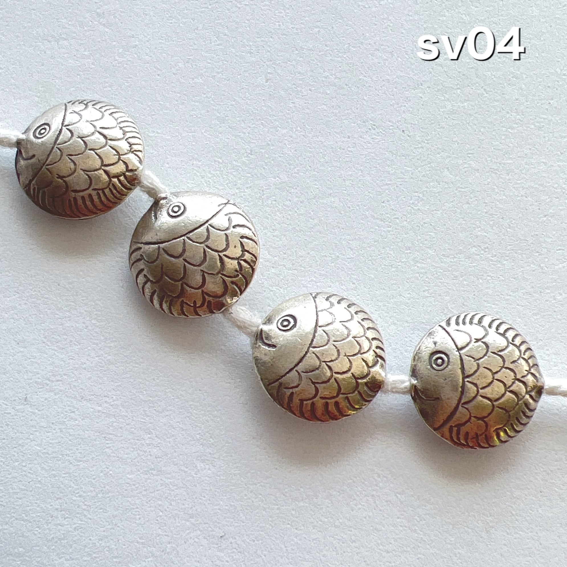 カレンシルバー まんまるお魚ビーズ大 一粒売り sv04 | 天然石の詩