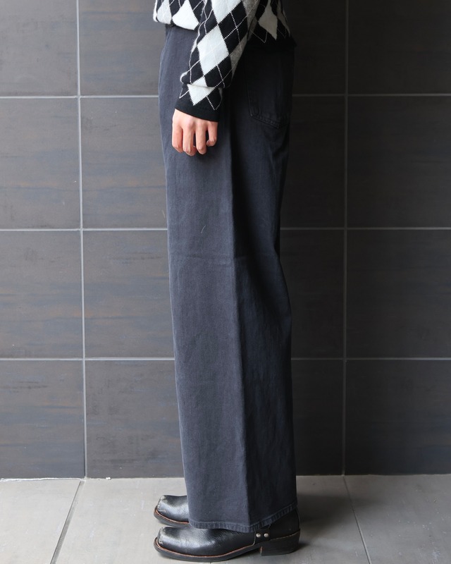 Baggy silhouette denim pants