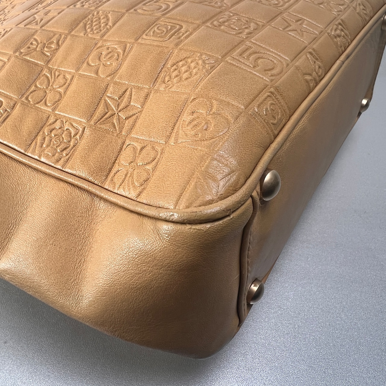 CHANEL シャネル チョコバー ココマーク アイコン レザー ハンドバッグ ベージュ A-13982