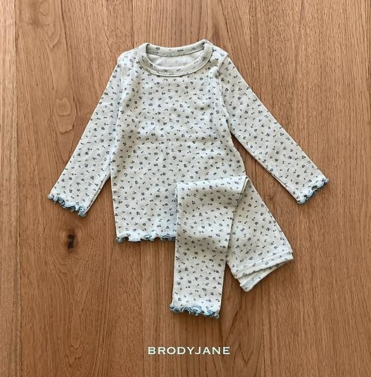 【取寄/韓国直送】Brodyjane ピスタチオセットアップ|秋服|ベビー服|韓国子供服|26/AT