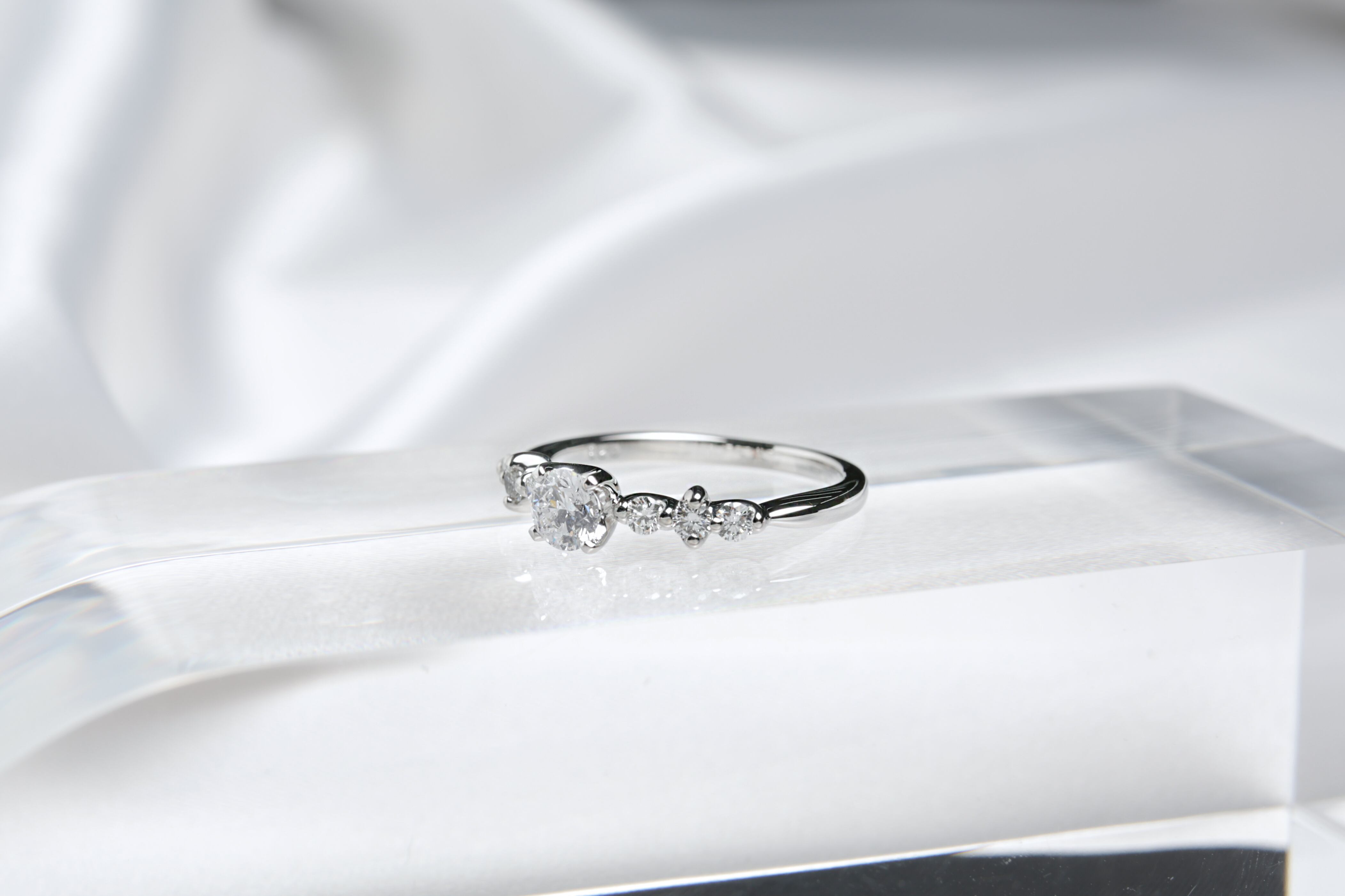 【婚約指輪 / 永久保証】Pt900 天然ダイヤモンド 【中石0.336ct】婚約指輪 プロポーズリング【サイズ直し無料】