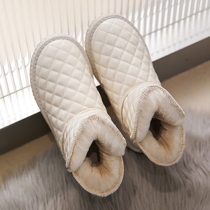 レディース ブーツ ミドルブーツ スノーブーツ ムートンブーツ 3cm 太ヒール ローヒール ラウンドトゥ 幅広 甲高 ボア キルティング 防寒 脚長 厚手 かわいい 大人可愛い きれいめ シンプル カジュアル 上品 おしゃれ ガーリー ラフ ルーズ 主役級 存在感 シック フェミニン 無地 防水 秋 冬 通学 デート お出かけ 旅行 公園 休日 雪山 ショッピング カフェ デイリー 普段使い 高見え 23.0cm 23.5cm 24.0cm 24.5cm 25.0cm オフホワイト ブラック