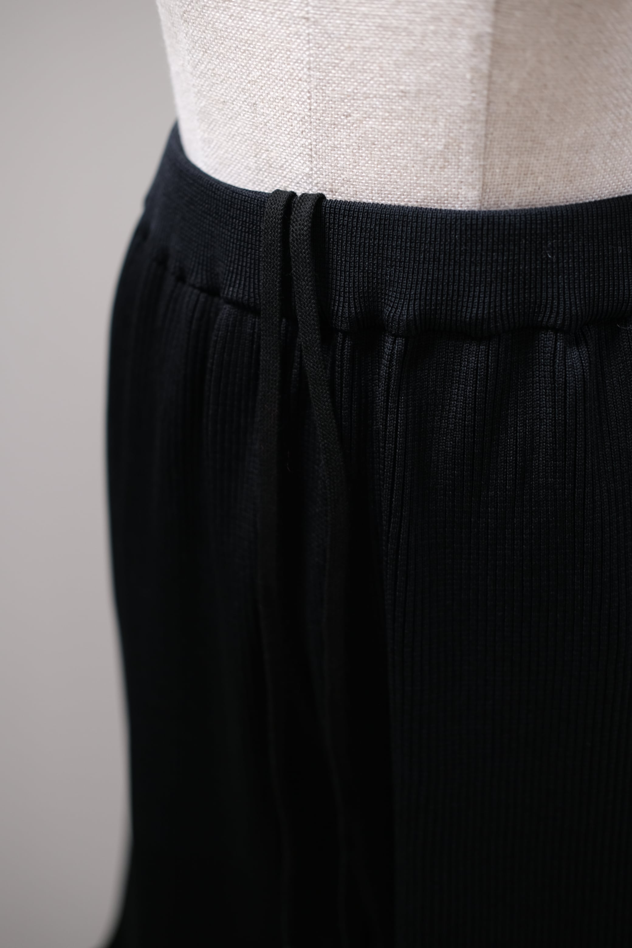 CFCL】PORTRAIT PANTS 1 - black | loop