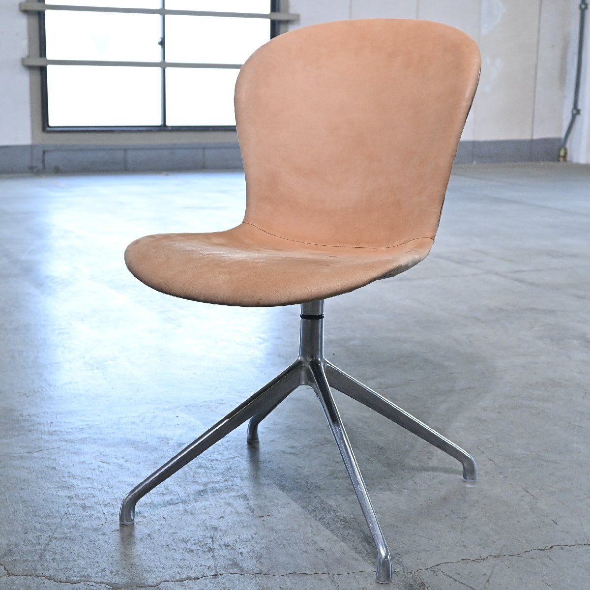 BoConcept 14万「Adelaide」チェア ヘンリック・ペダーセン 1人掛け 回転式 本革 ダイニング リビング 書斎 ボーコンセプト アデレード
BoConcept【中古家具/中古インテリア/USED家具ユーズド家具/リサイクル】 BoConcept 14万「Adelaide」チェア ヘンリック・ペダーセン 1人掛け