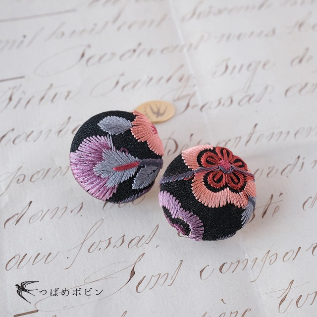 サリーボーダーのクリップ◎ブラックパープルオレンジ／花J【つばめボビンのクリップシリーズ】