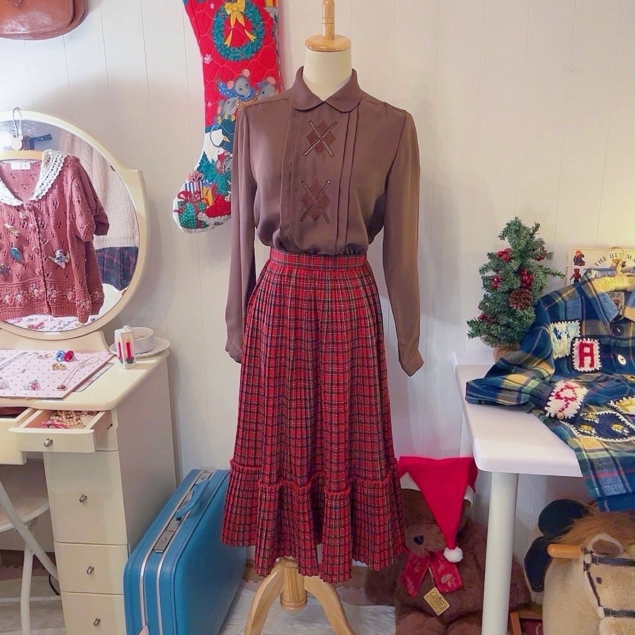 brown diamond back button blouse