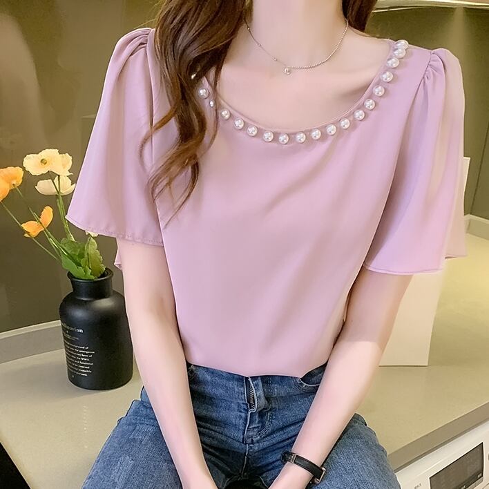 【着用レビュー】トップス レディース ブラウス シャツ M L XL 2XL 3XL 4XL パール 半袖 大きいサイズ 裾フレア アクセサリー オフィス ビジネス 綺麗 きれいめ かわいい 大人可愛い カジュアル 上品 シック おしゃれ お洒落 フェミニン キュート ガーリー 存在感 OL 通勤 学生 デート お出かけ 女子会 休日 イベント 散歩 ママ 春 夏 秋 ホワイト 白 ピンク グリーン ブルー 緑 青 10代 20代 30代 40代 マタニティ 韓国 韓国系 普段使い 定番 着回し 送料無料