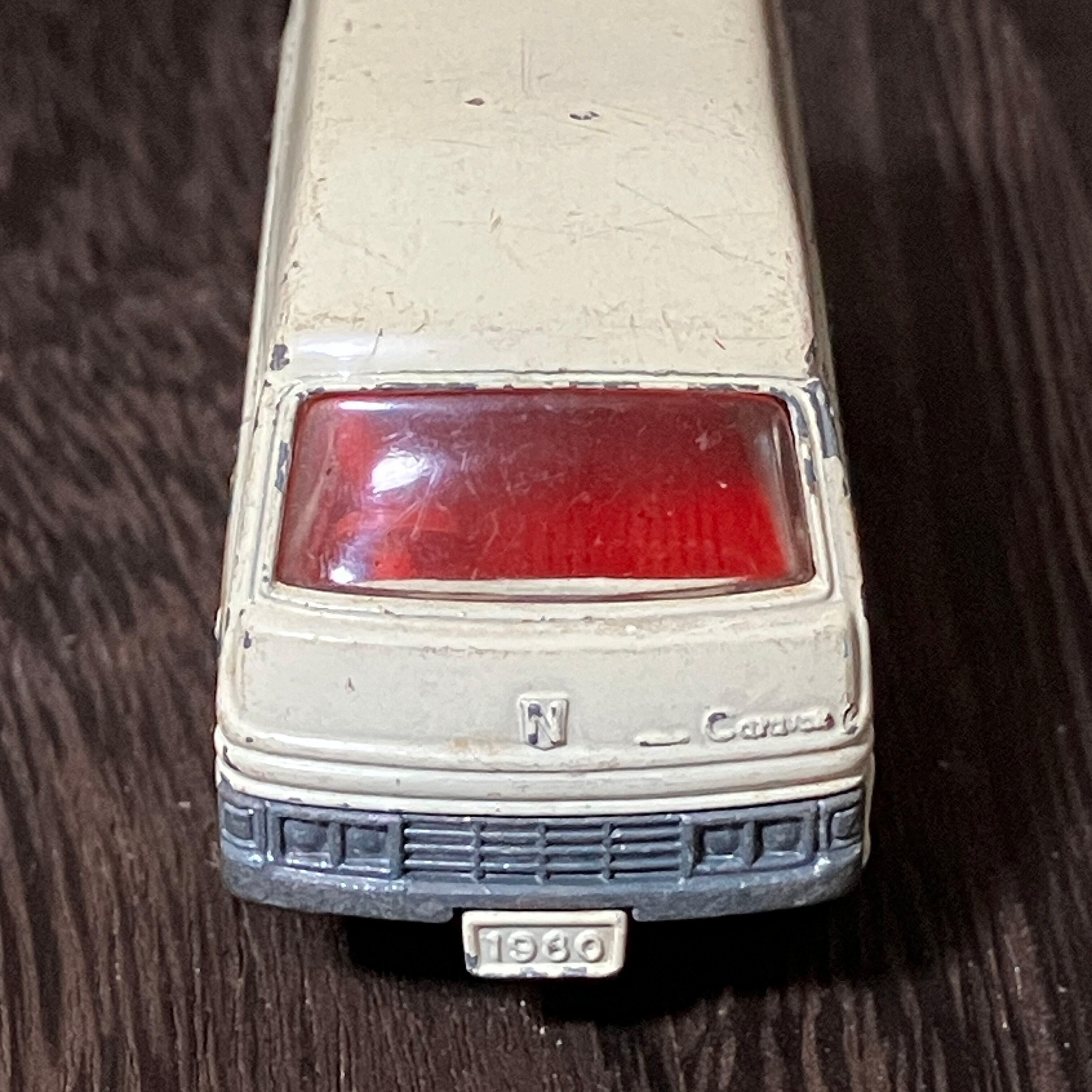 TOMICA トミカ NISSAN CARAVAN 日産 キャラバン 1/67 ミニカー