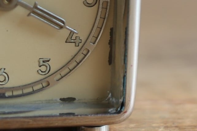ドイツ アンティーク Kienzle キンツレ 小さな目覚まし時計 N-00586
