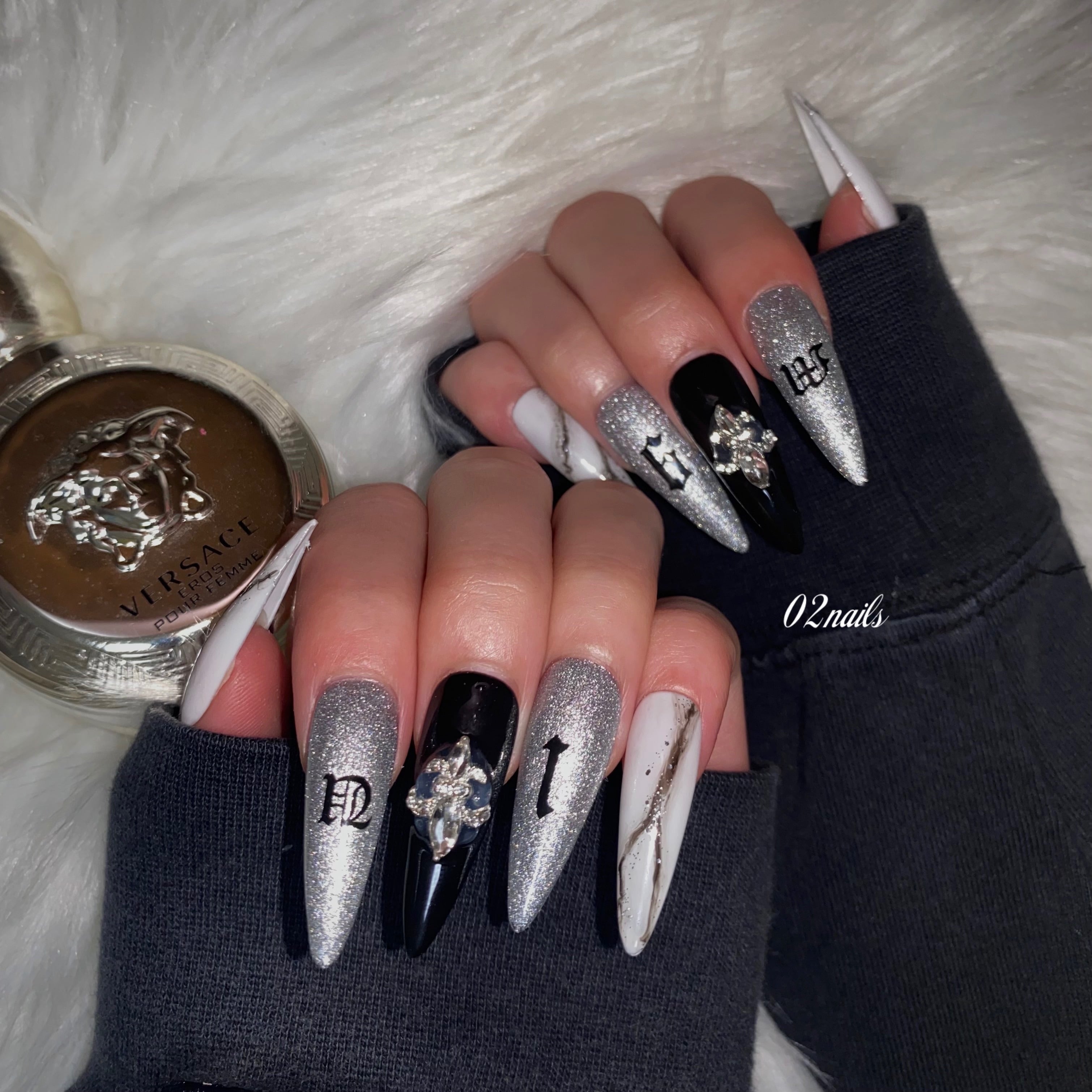 現品販売♡ クロム大理石ちゅるんギャルネイルチップ | 02nails❤︎