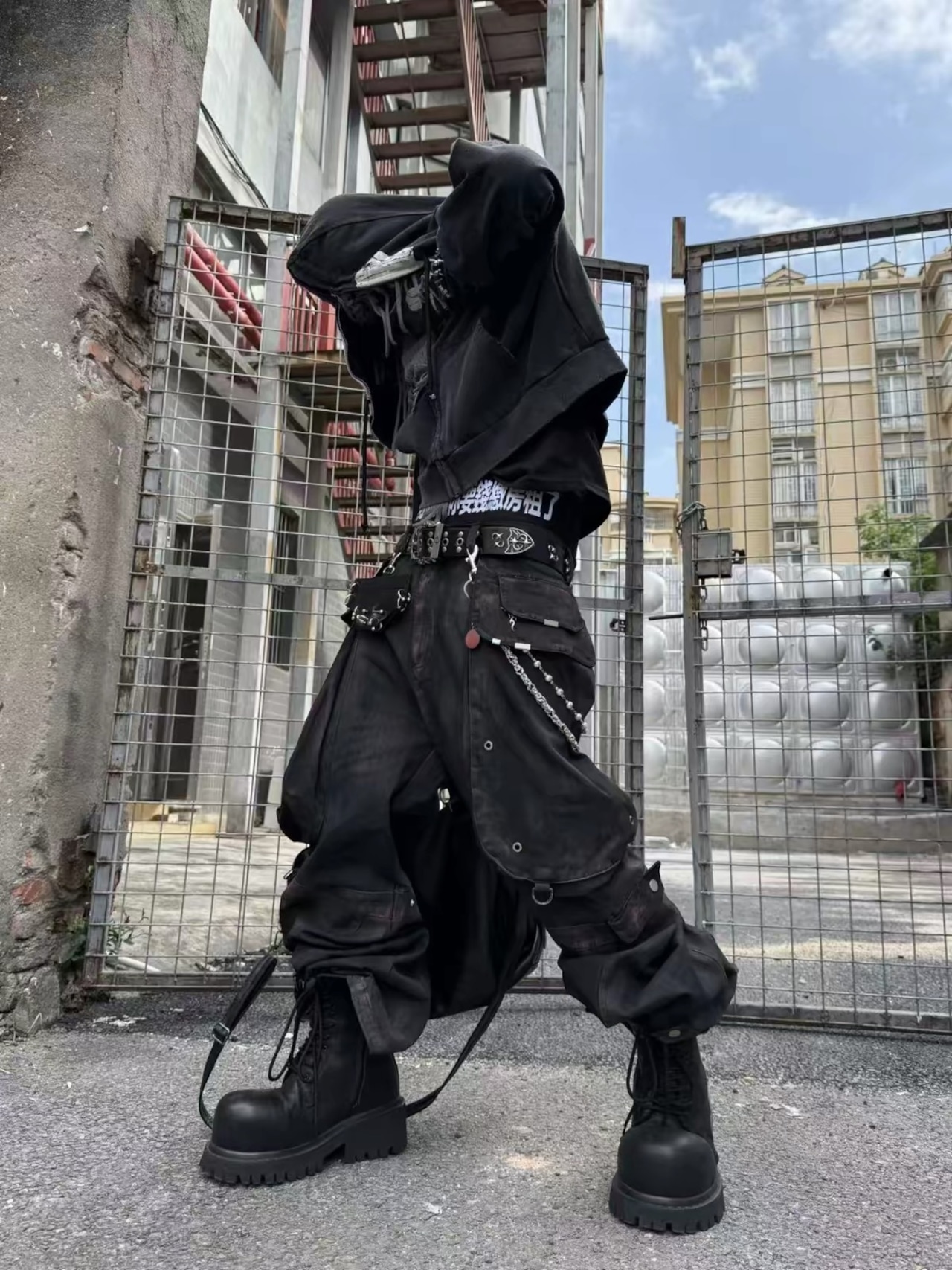 【TH4SWE】Rust Dyed Multi Pocket Flare Cargo Pants