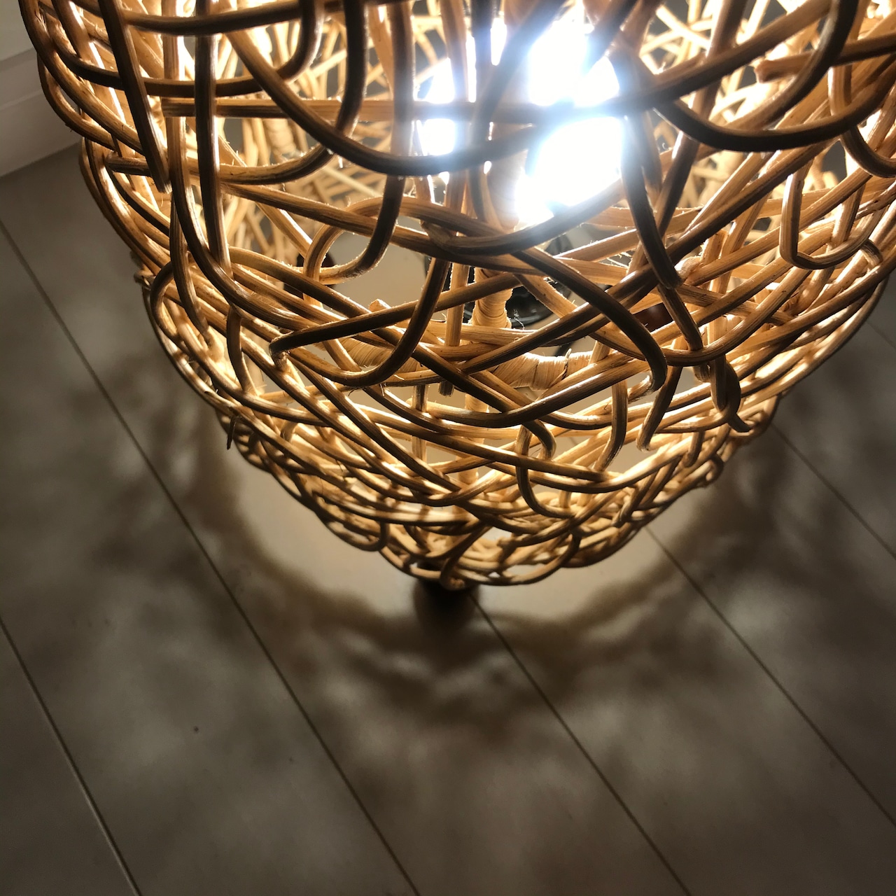 ラタンフロアランプ