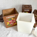 木製キャニスター４個セット　角柱型入子可能　手描き花ブーケステンシル　FARINE/SUCRE/CAFE/SEL小麦/砂糖/コーヒー/塩　 12otdz50