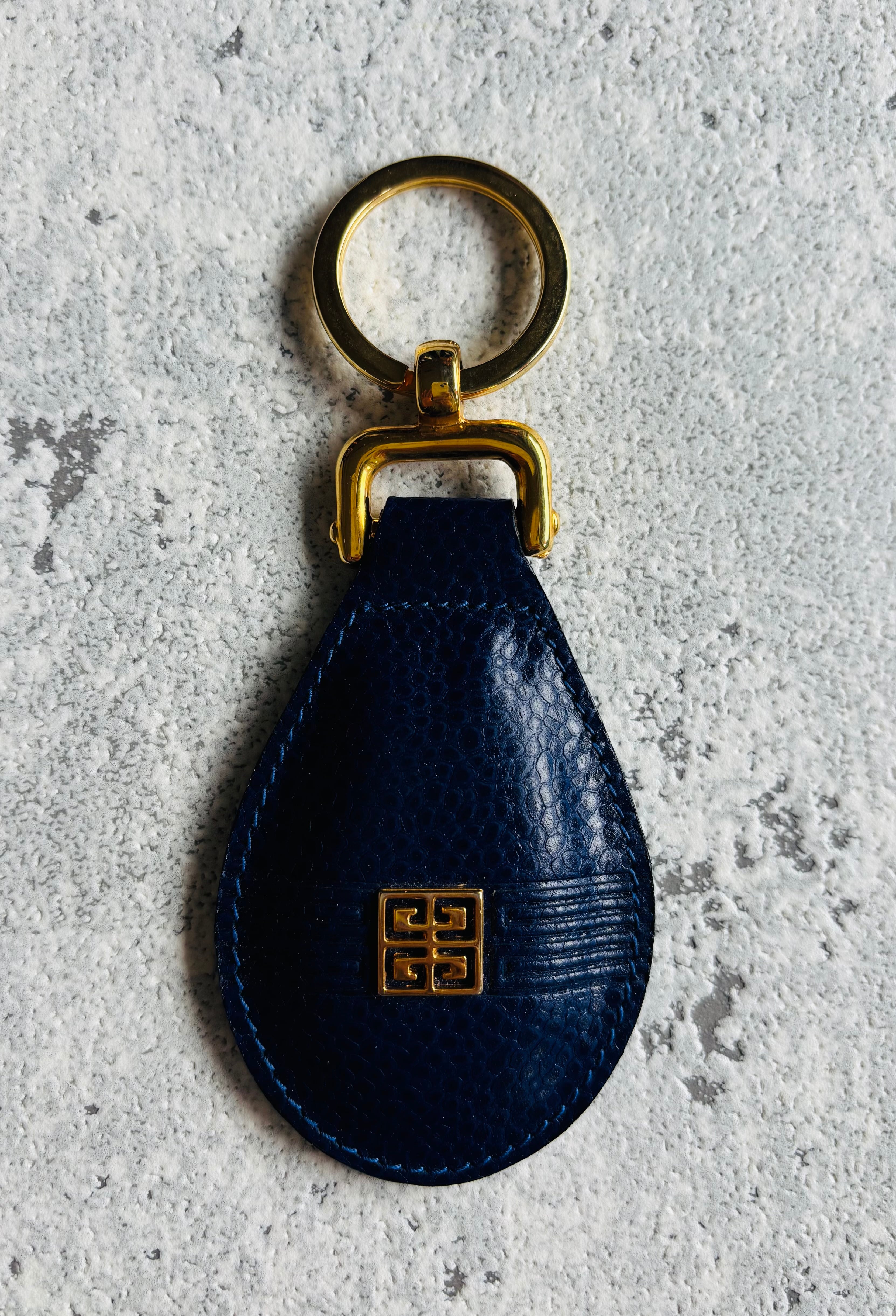 FENDI Fマーク レザーキーリング ブラック 箱付き | Petit luxe Vintage