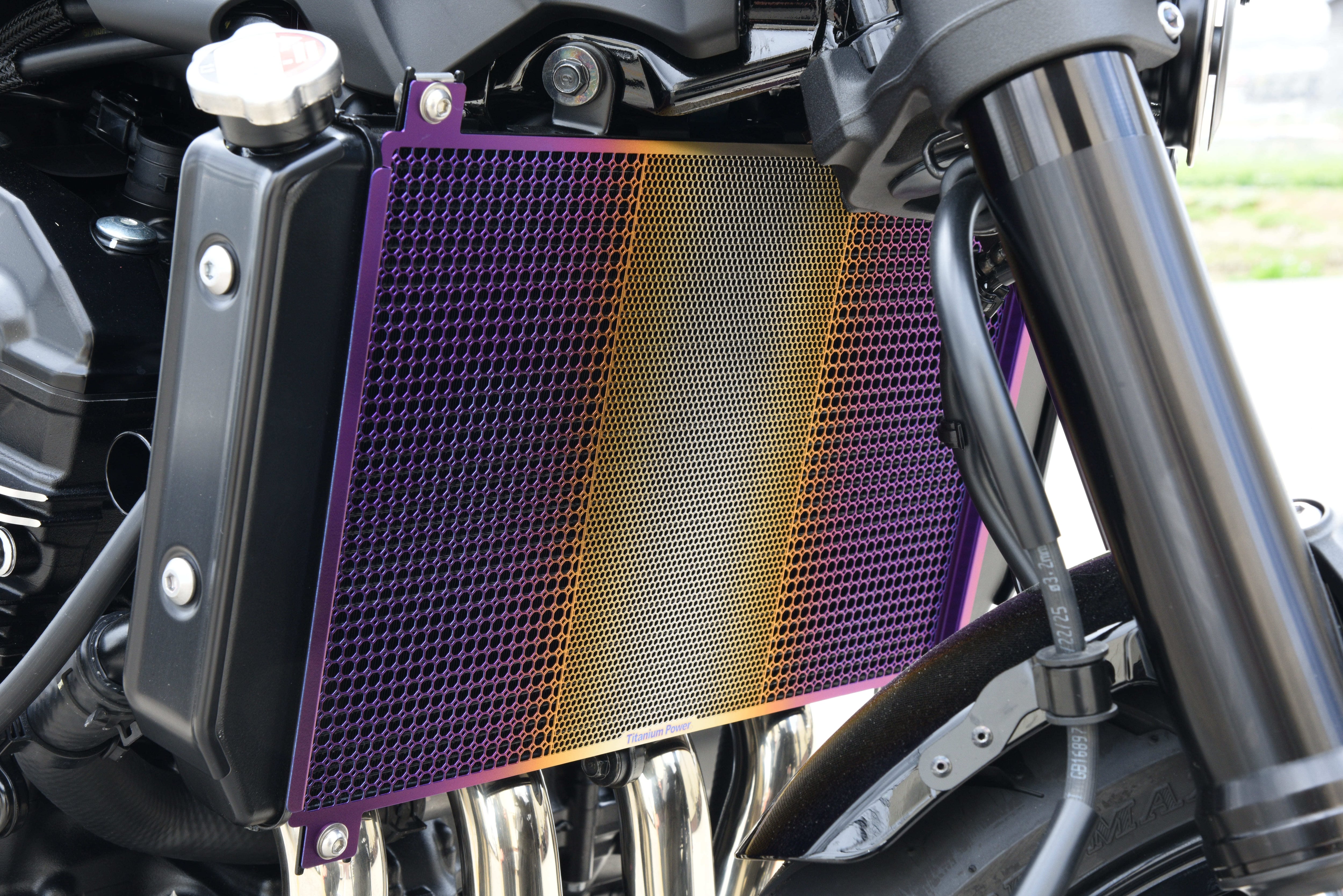 チタン ラジエターコアガード for KAWASAKI Z900RS/RS CAFE / ソリッド