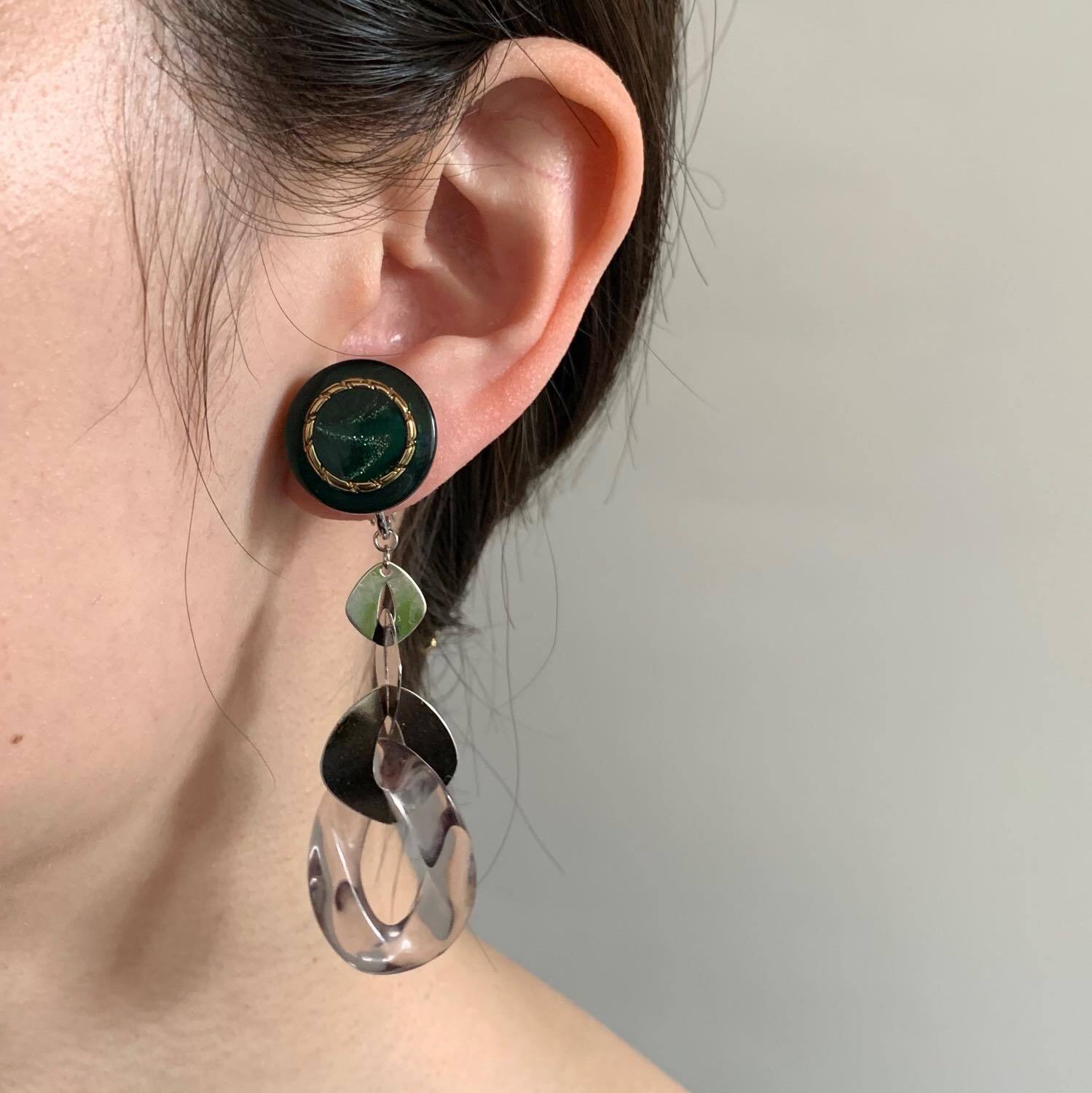 フランスボタンとチェーンの〈ピアス/イヤリング〉 | Dua-アクセサリー